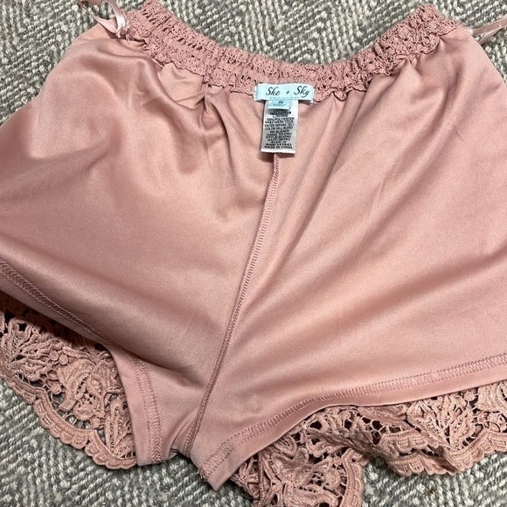 She + Sky crochet lace shorts‎ size small - Picture 4 of 4